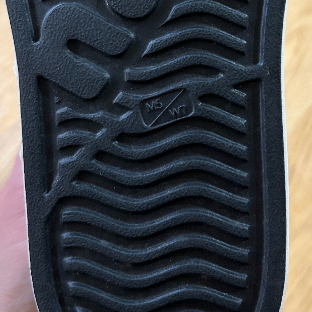 Native x Mickey Mouse shoes - Like new! M5/W7 - Picture 4 of 4